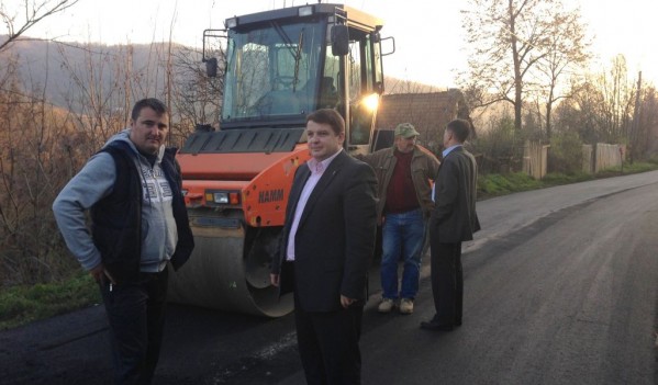 Finalizarea asfaltării DJ ce traversează comuna Valea Lungă Finalizarea asfaltării DJ ce traversează comuna Valea Lungă