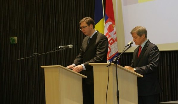 Premierul Dacian Cioloş s-a întâlnit, astăzi, la Timișoara, cu omologul său sârb, Aleksandar Vučić, aflat în vizită în România la invitaţia sa. Premierul Dacian Cioloş s-a întâlnit, astăzi, la Timișoara, cu omologul său sârb, Aleksandar Vučić, aflat în vizită în România la invitaţia sa.