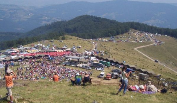 Jandarmii in misiune la Targul de Fete de pe Muntele Gaina Jandarmii in misiune la Targul de Fete de pe Muntele Gaina