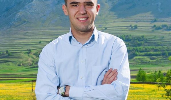 Fiul prefectului de Alba a terminat cu 10 pe linie, toate cele 12 clase! Fiul prefectului de Alba a terminat cu 10 pe linie, toate cele 12 clase!