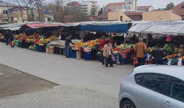 Piata din Centru, Alba Iulia, monopolizata de smecheri! Piata din Centru, Alba Iulia, monopolizata de smecheri!