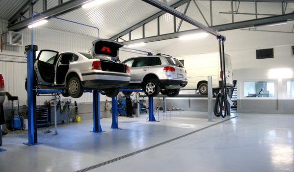 Departamentul Supraveghere Piață al Registrului Auto Român a închis peste 200 de service-uri care nu aveau autorizație de funcționare. Departamentul Supraveghere Piață al Registrului Auto Român a închis peste 200 de service-uri care nu aveau autorizație de funcționare.