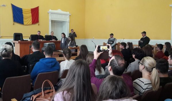 Evenimente de educație anticorupție în cadrul Proiectul universitar „Tinerii României la Centenarul Marii Uniri”, desfășurate la Universitatea „1 Decembrie 1918” din Alba Iulia Evenimente de educație anticorupție în cadrul Proiectul universitar „Tinerii României la Centenarul Marii Uniri”, desfășurate la Universitatea „1 Decembrie 1918” din Alba Iulia