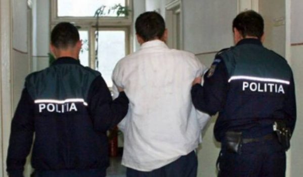 Reţinut de poliţişti Reţinut de poliţişti