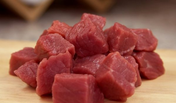 In magazine se vinde carne de animale bolnave! In magazine se vinde carne de animale bolnave!
