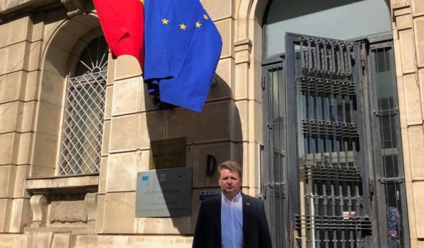 Primarul Dorin Nistor a semnat contractul de finanțare nerambursabilă de 3,5 milioane de lei pentru o administrație modernă, la Sebeș Primarul Dorin Nistor a semnat contractul de finanțare nerambursabilă de 3,5 milioane de lei pentru o administrație modernă, la Sebeș