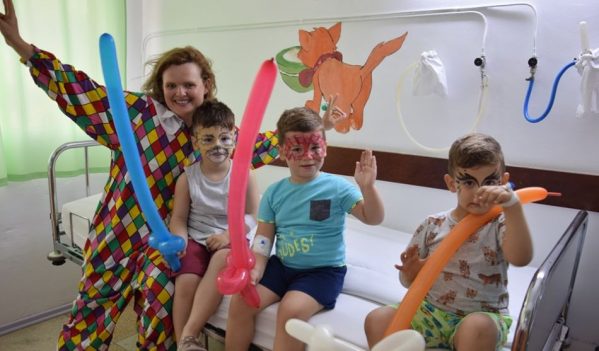 Petrecere pentru copiii internați în cadrul secției de Pediatrie a Spitalului Județean de Urgență Alba Iulia Petrecere pentru copiii internați în cadrul secției de Pediatrie a Spitalului Județean de Urgență Alba Iulia