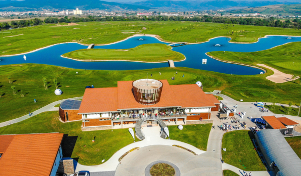 Premieră- Theodora Golf Club aduce la un nou nivel experiența de golf în România- Primul turneu la nivel internațional PRO AM va avea loc pe 17-20 iulie Premieră- Theodora Golf Club aduce la un nou nivel experiența de golf în România- Primul turneu la nivel internațional PRO AM va avea loc pe 17-20 iulie