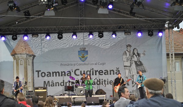 Nicole Cherry, Maxim Band, Zob şi Zdub cântă la “Toamna Cugireană” 2014 Nicole Cherry, Maxim Band, Zob şi Zdub cântă la “Toamna Cugireană” 2014