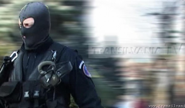 Vezi rezultatele perchezițiilor efectuate de polițiștii din Alba la persoane bănuite de evaziune fiscală, executarea de activități miniere fără permis sau licenţă, furt şi spălare de bani Vezi rezultatele perchezițiilor efectuate de polițiștii din Alba la persoane bănuite de evaziune fiscală, executarea de activități miniere fără permis sau licenţă, furt şi spălare de bani