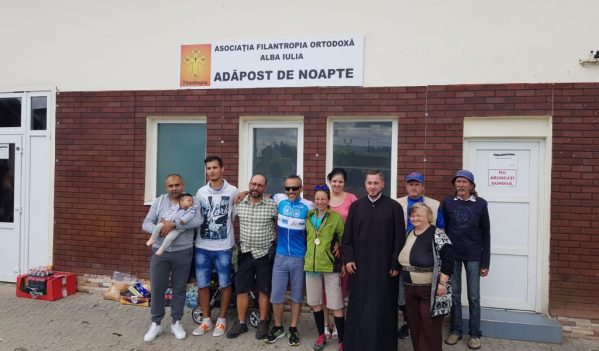 Donație din partea bicicliștilor prezenți la acțiunea ,,Pedalăm pentru România” la Adăpostul de noapte din Gara CFR Alba Iulia Donație din partea bicicliștilor prezenți la acțiunea ,,Pedalăm pentru România” la Adăpostul de noapte din Gara CFR Alba Iulia