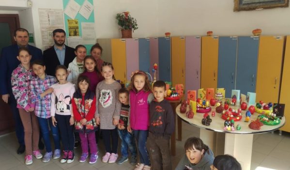 Târg caritabil cu ocazia Sfintelor Sărbători de Paști, la Centrul de zi „Sfânta Varvara” Baia de Arieș Târg caritabil cu ocazia Sfintelor Sărbători de Paști, la Centrul de zi „Sfânta Varvara” Baia de Arieș