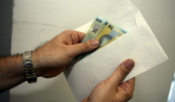 Un cetățean din Alba a fost prins în flagrant de dare de mită pentru obținerea unor bilete de tratament Un cetățean din Alba a fost prins în flagrant de dare de mită pentru obținerea unor bilete de tratament