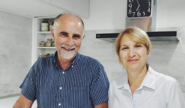 Clara si Ovidiu Cristian, sotii care vindeca oamenii prin hrana vie! Clara si Ovidiu Cristian, sotii care vindeca oamenii prin hrana vie!