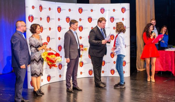 Sebeșul premiază excelența în educație Sebeșul premiază excelența în educație