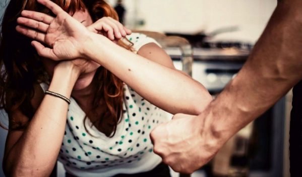 Intr-o singura zi, 4 soti din Alba Iulia, care si-au batut sotiile, s-au ales cu dosar penal! Intr-o singura zi, 4 soti din Alba Iulia, care si-au batut sotiile, s-au ales cu dosar penal!