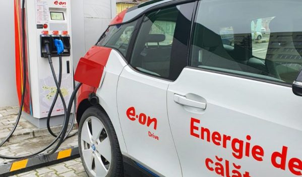 E.ON Energie România a montat cea de-a 16-a stație de încărcare rapidă a mașinilor electrice, la Râmnicu Vâlcea E.ON Energie România a montat cea de-a 16-a stație de încărcare rapidă a mașinilor electrice, la Râmnicu Vâlcea