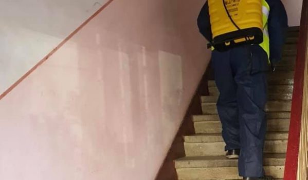 Se dezinfecteaza scarile de bloc din Sebes! Se dezinfecteaza scarile de bloc din Sebes!