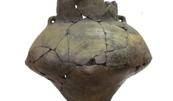 Muzeul Civilizației Dacice și Romane din Deva continuă expunerea în mediul on-line, astazi un vas ceramic preistoric. Muzeul Civilizației Dacice și Romane din Deva continuă expunerea în mediul on-line, astazi un vas ceramic preistoric.