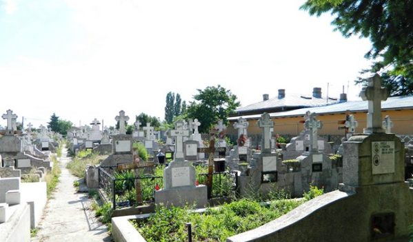 Oamenii care locuiesc langa cimitir traiesc mai putin si se imbolnavesc mult mai repede! Oamenii care locuiesc langa cimitir traiesc mai putin si se imbolnavesc mult mai repede!